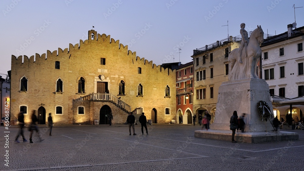 Fototapeta premium Portogruaro di sera