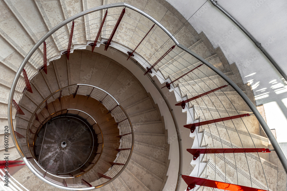 Obraz premium Upside view of a spiral staircase