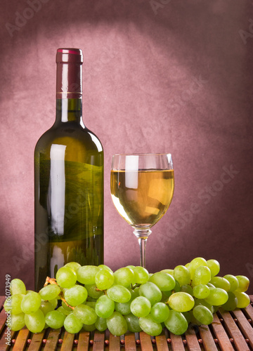 White wine and green grapes