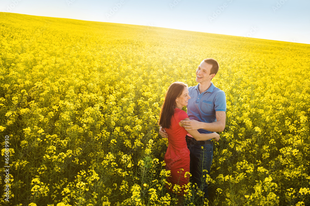 Fototapeta premium Couple in love in field