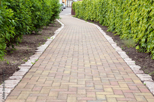 gepflasterter Gehweg