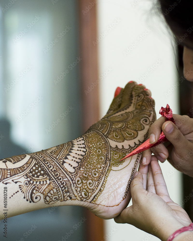 Obraz premium applying henna , bride, wedding ,Rajasthan, India