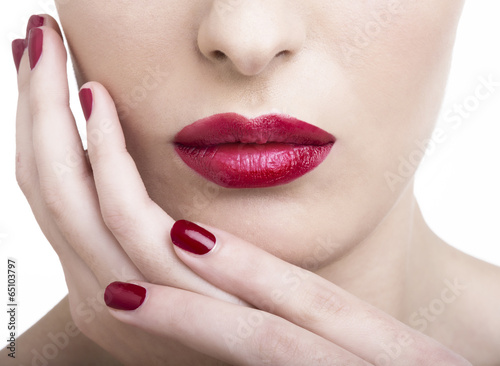 Rossetto rosso e smalto rosso