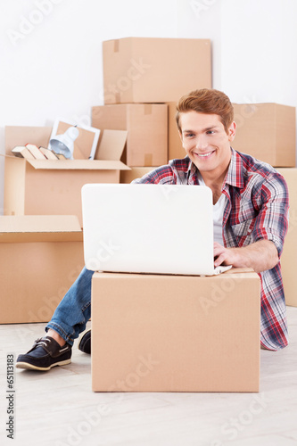 Searching a moving company in the net. © gstockstudio
