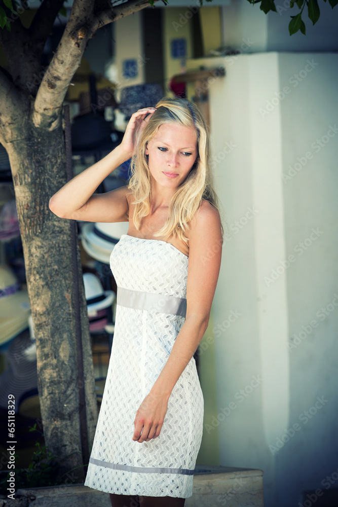 Fototapeta premium young blonde woman posing in the streets