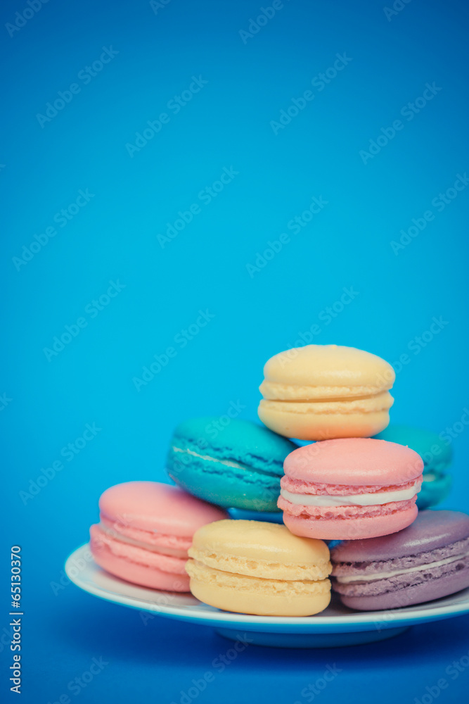 Fototapeta premium Sweet and colourful french macaroons on retro-vintage background