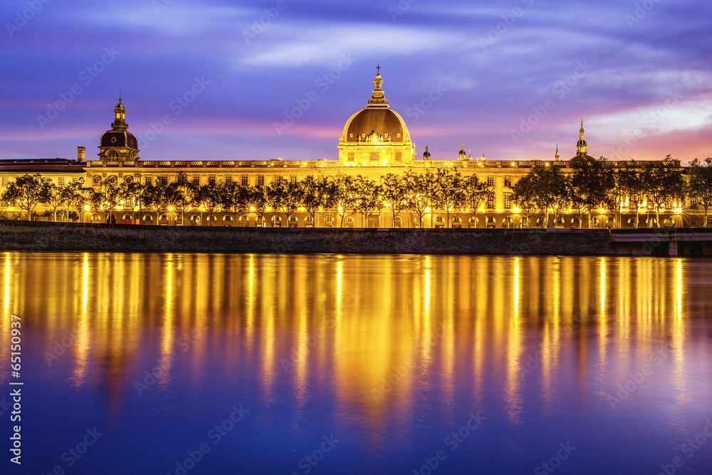 Fototapeta premium View of Lyon after sunset