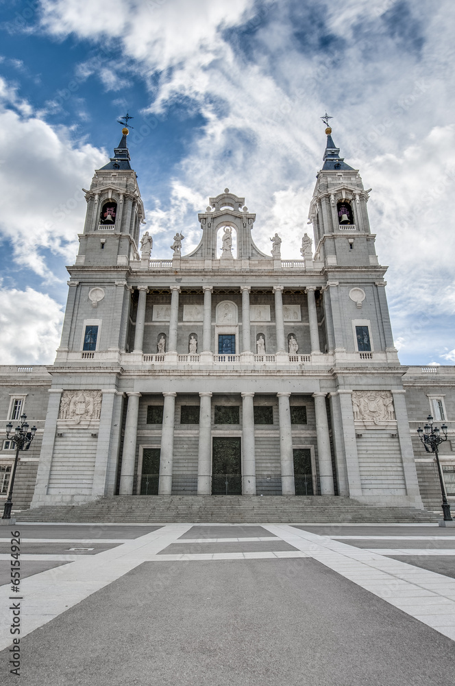 Fototapeta premium Almudena cathedral in Madrid, Spain.