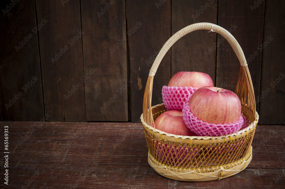 still life with Apple