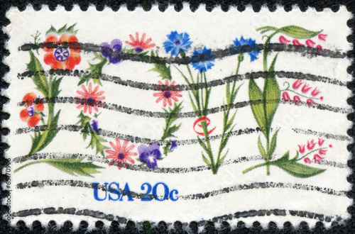 Obraz na płótnie stamp printed in the USA shows the word LOVE in flowers w salonie