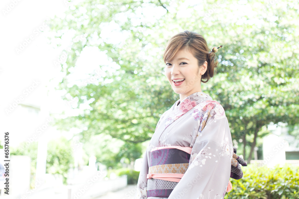着物の女性