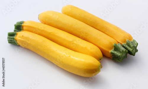 4 courgettes