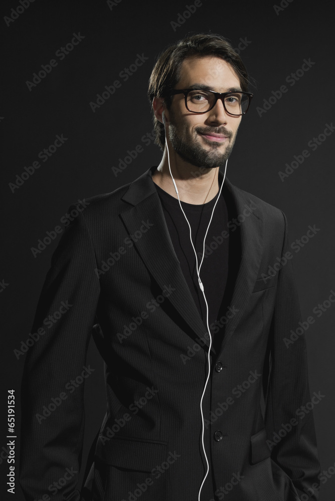 Fototapeta premium Junger Mann mit Kopfhörer,Portrait