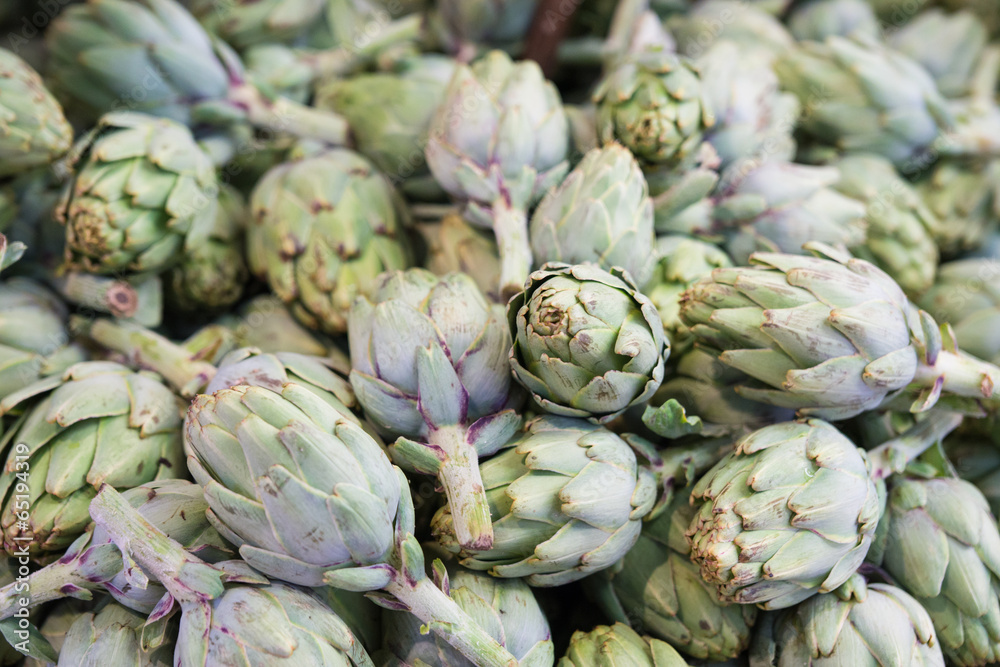 Obraz premium Mucchio di carciofi