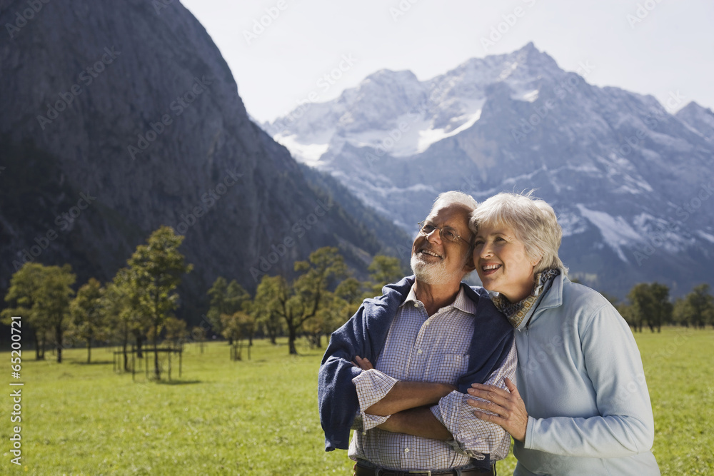 Österreich,Karwendel,Ahornboden,Ältere Paare in der Bergwelt
