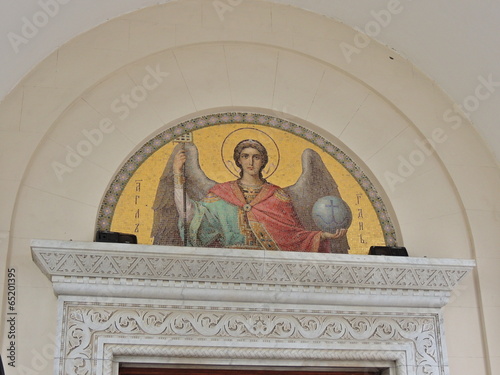 Архангел Гавриил над входной дверью Ливадийского дворца в Крыму.