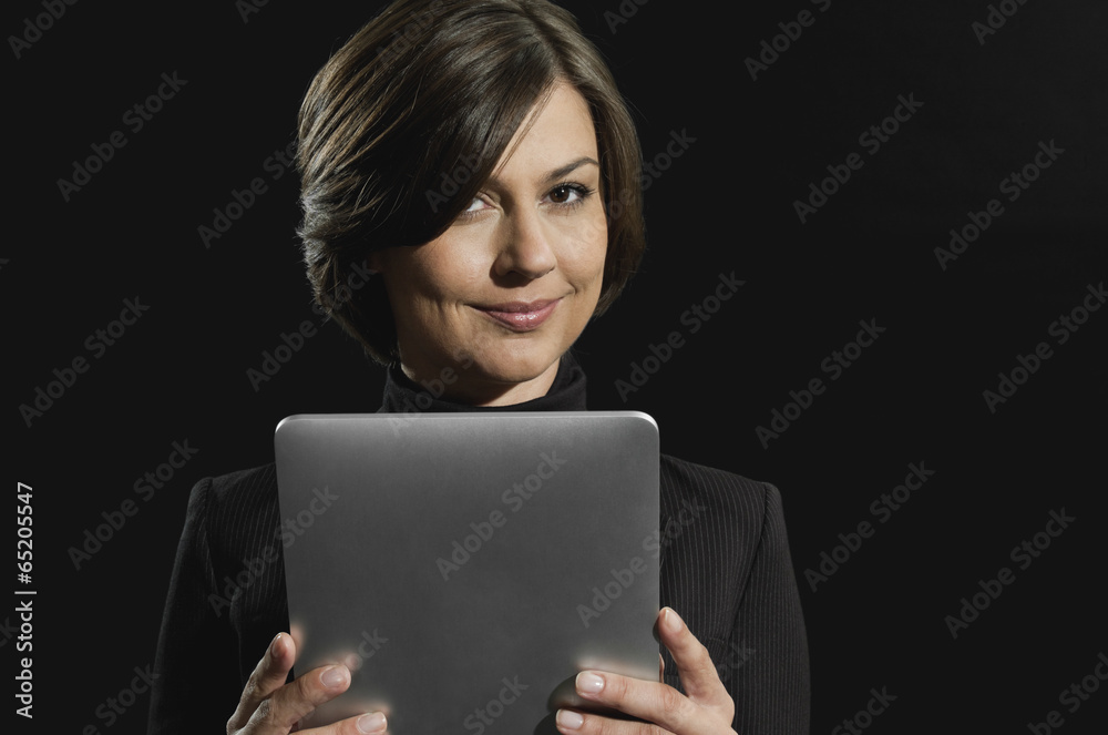 Frau mit Tablet PC