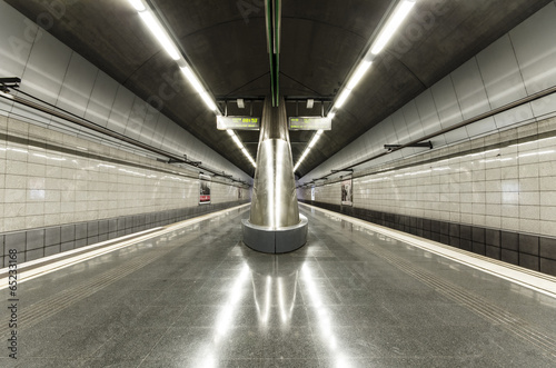 Canvas Print Simetrias en el metro