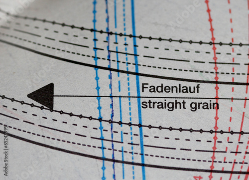 Sewing drawing with straight grain direction sign