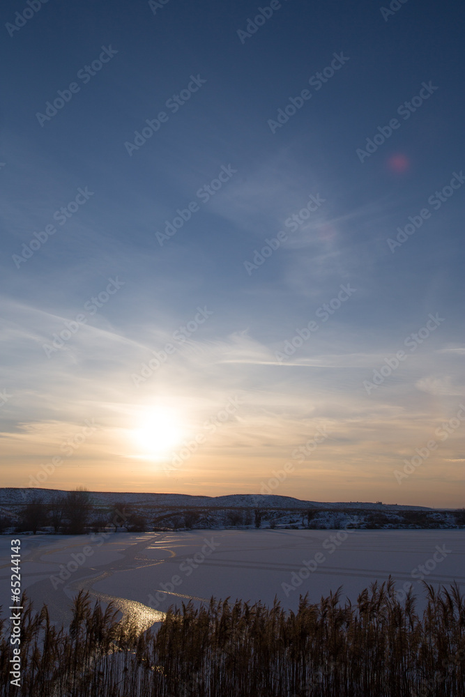 Fototapeta premium sunset on the lake in winter