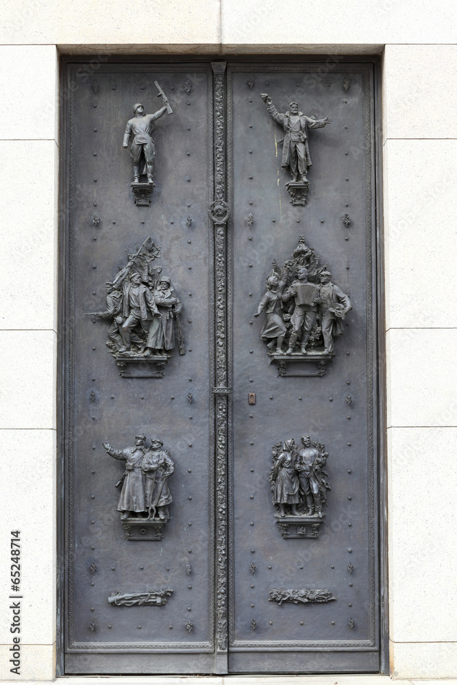 Metallic door