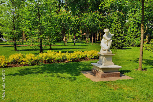 Парковая статуя