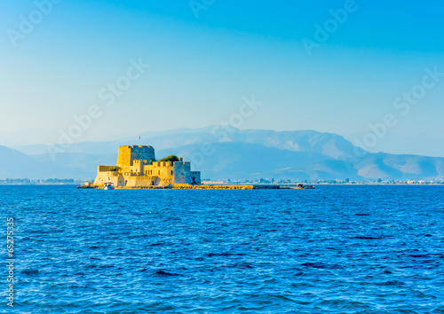 Fototapeta Naklejka Na Ścianę i Meble -  Bourtzi island - fortress,  in front of Nafplio town in Greece