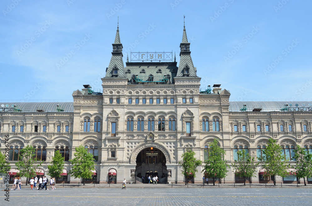 Здание ГУМа в Москве на Красной площади