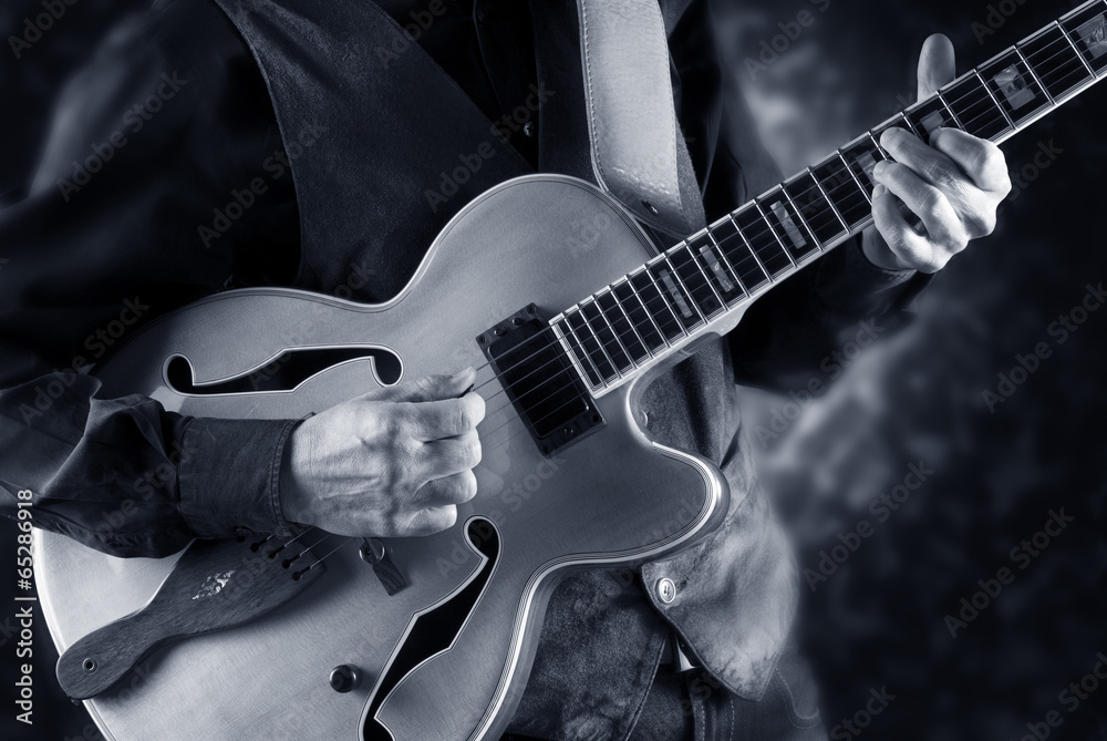 Fototapeta premium playing jazz guitar