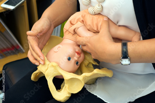 Midwife demonstrate natural childbirth to a pregnant woman