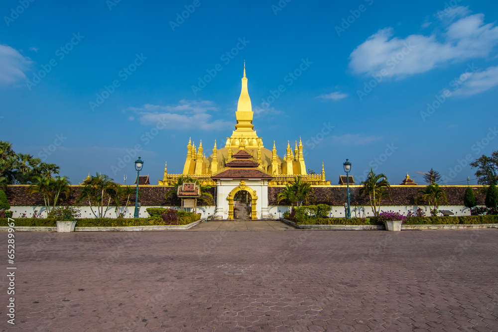 Naklejka premium Pha That Luang, Great Stupa in Vientine, Laos