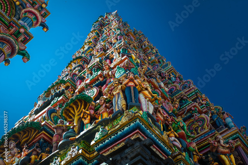 Φωτογραφία Facade of a Hindu temple in Sri Lanka with sculptures of deities