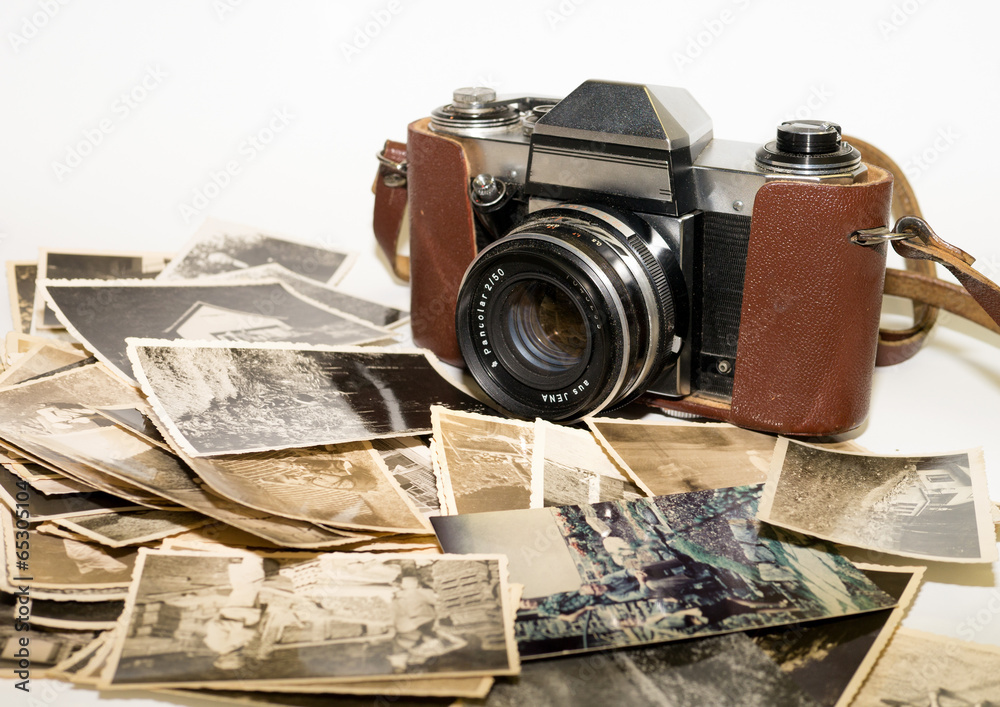 alte analoge Fotokamera mit Bildern