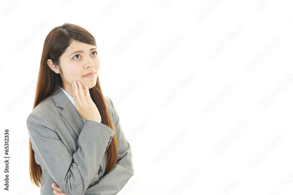 悩む女性