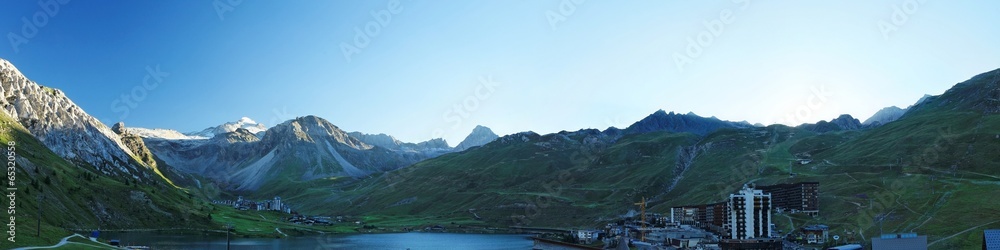 Panoramique station de ski de Tignes en été