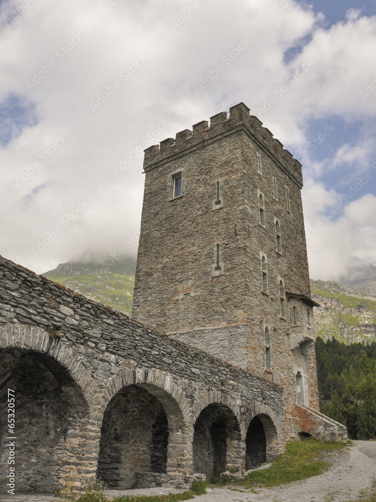 Maloja, Dorf,  historischer Turm, Schweizer Alpen, Graubünden
