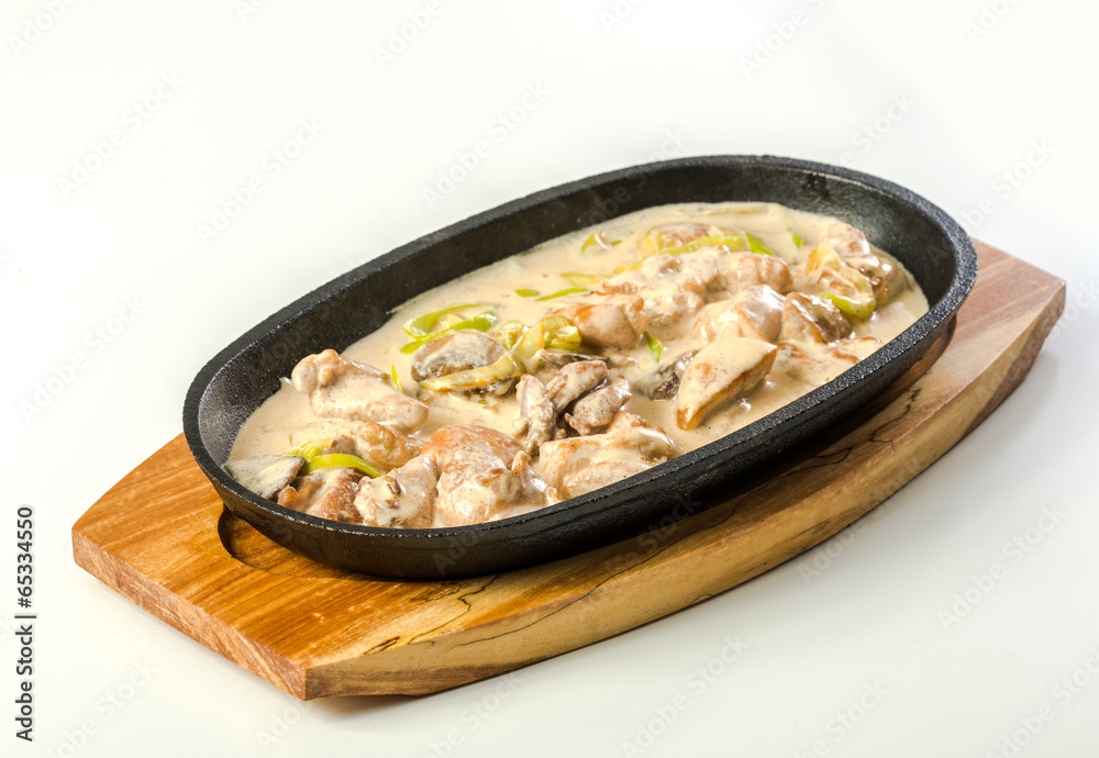 Chicken with cream in pan