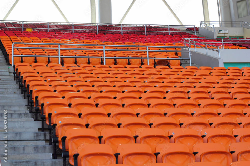 Fototapeta premium Siedziska stadionowe dla gości uprawiających sport lub piłkę nożną