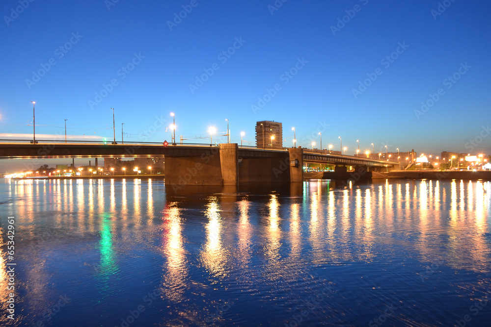 Volodarsky Bridge at night