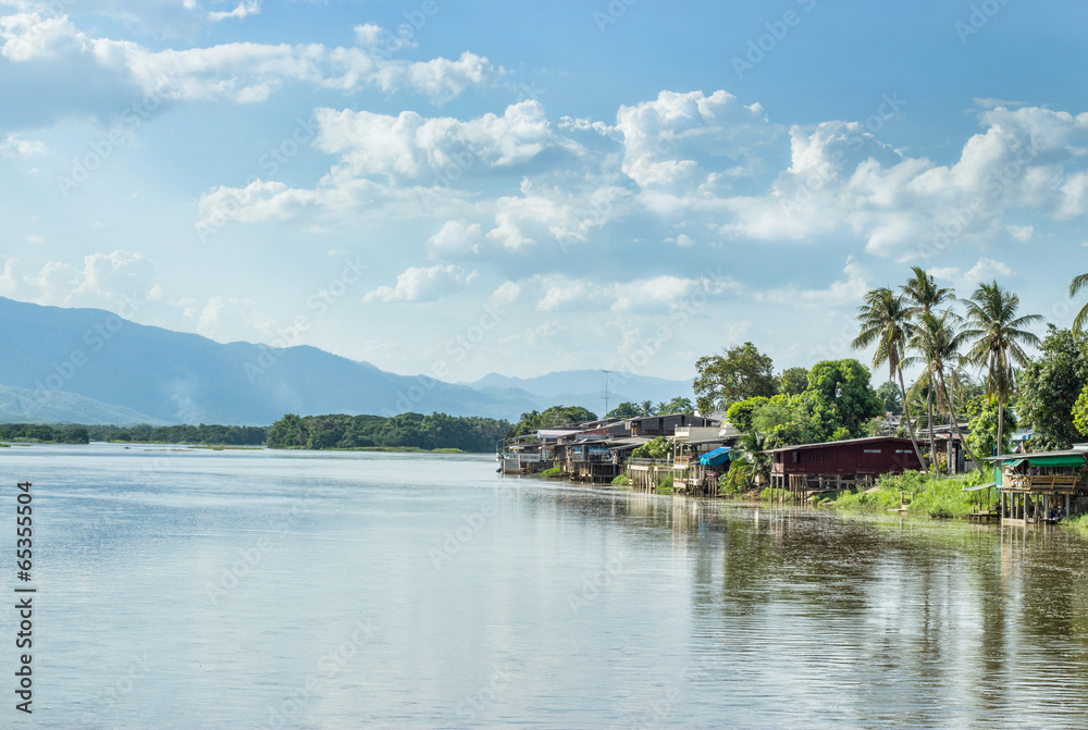 Communities living along the Ping River in Tak district. Communities living along the Ping River in Tak district.
