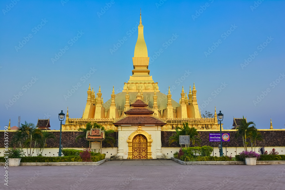 Fototapeta premium Pha That Luang, Great Stupa in Vientine, Laos