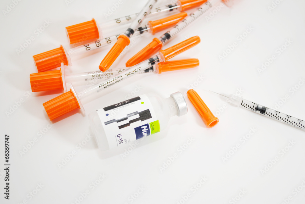 Obraz premium Disposible Needles with a Vial of Insuline