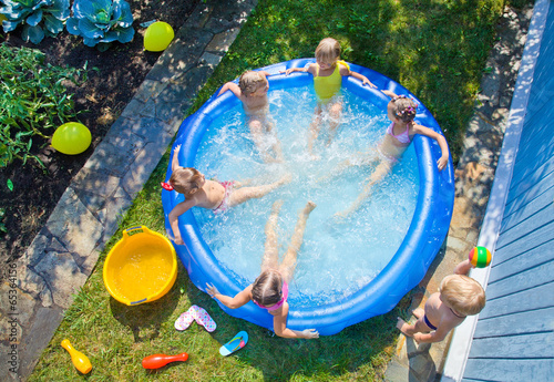 Obraz na płótnie children in swimming pool w salonie