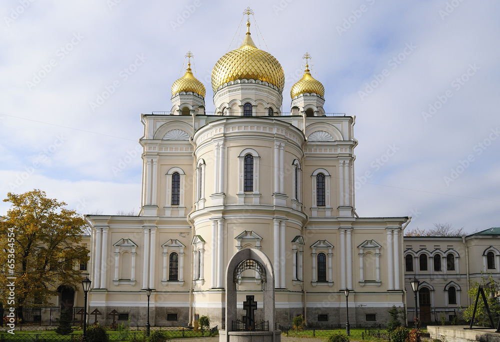 Воскресенский собор Новодевичьего монастыря в Санкт-Петербурге