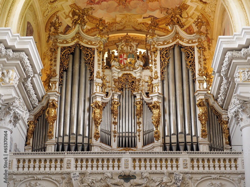 Kirchenmusik - berühmte Brucknerorgel im Stift Sankt Florian - obrazy, fototapety, plakaty 