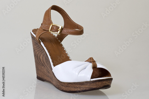 Women's fashion slipper on heel platform