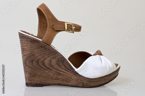 Women's fashion slipper on heel platform