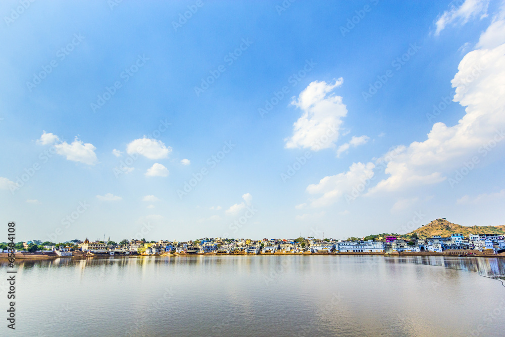Obraz premium View of the holy sacred place for Hindus town Pushkar, India.