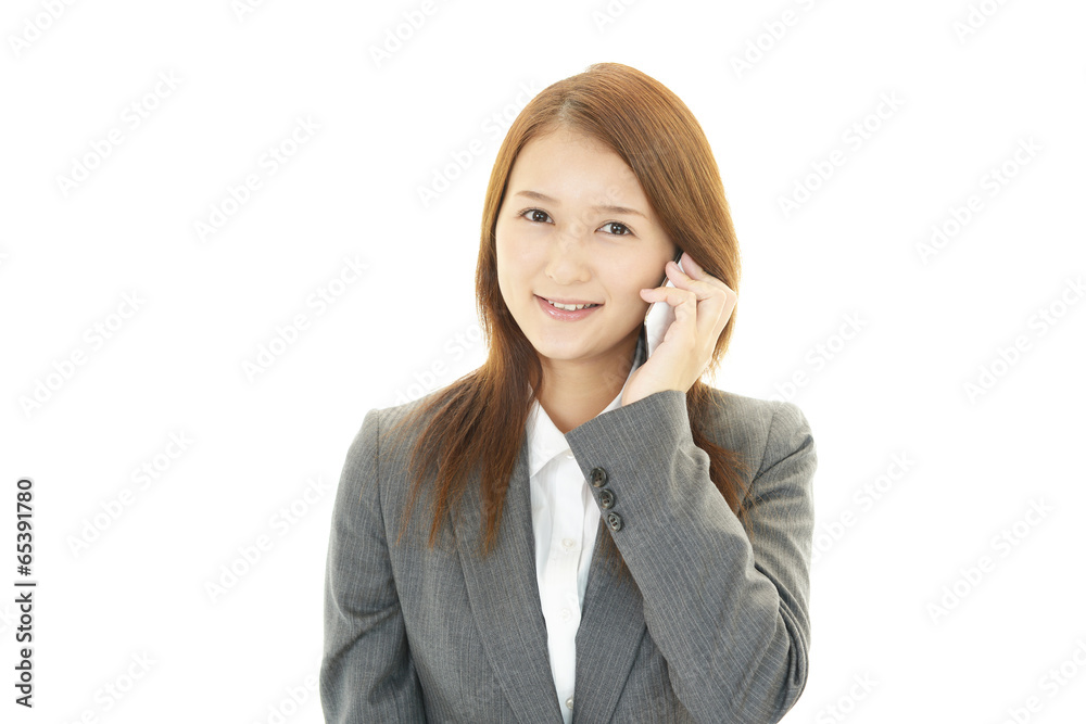 スマートフォンを持つ女性 スマートフォンを持つ女性