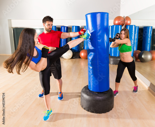 Boxing aerobox women group personal trainer photo